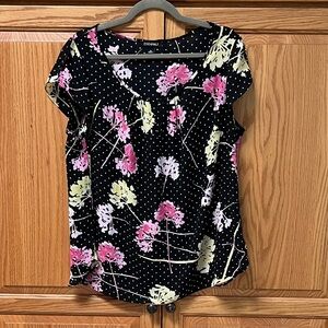 Roz & Ali Black Floral Cap Sleeve Blouse, Good condition, Size XL